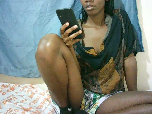 le modèle Sexyqueen2 est en webcam porno dans un show sur le site bongacams, il possède les tags suivants: Ebony,Brunette,Hairy