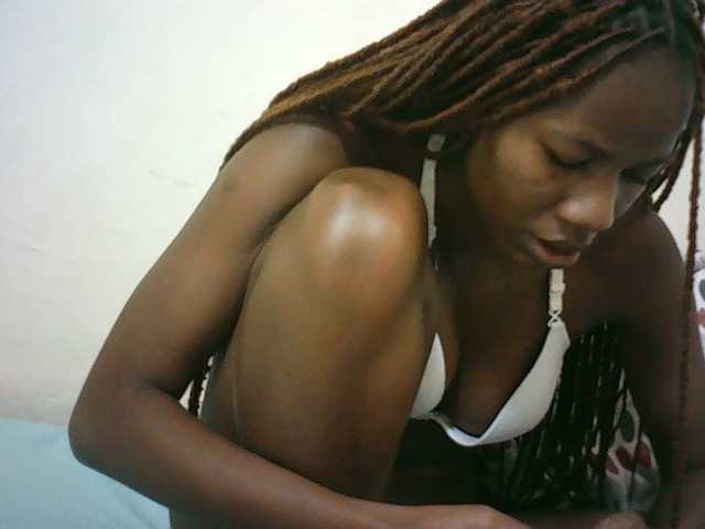 Sexyqueen2 live cam on BongaCams