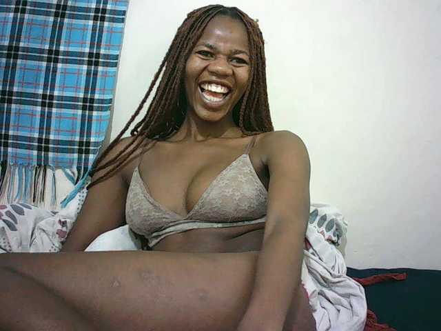 Sexyqueen2 live cam on BongaCams