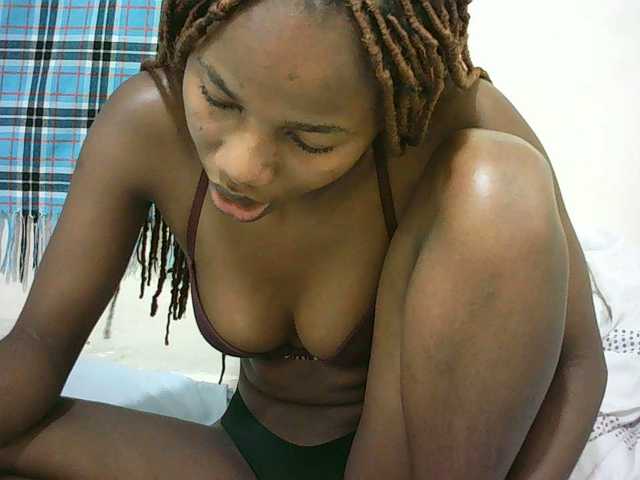 Sexyqueen2 live webcam show