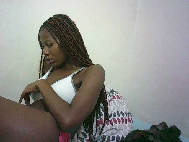 Sexyqueen2 live cam on BongaCams