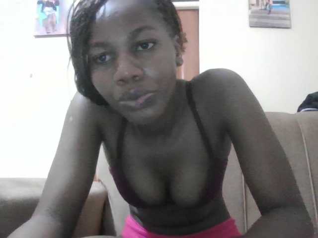 Sexyqueen2 live cam on BongaCams