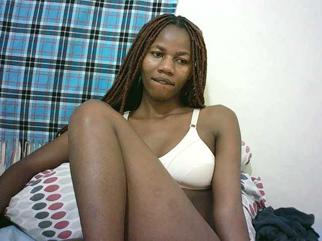 Sexyqueen2 live cam on BongaCams