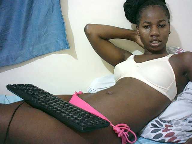 le modèle Sexyqueen2 est en webcam porno dans un show sur le site bongacams, il possède les tags suivants: Ebony,Brunette,Hairy