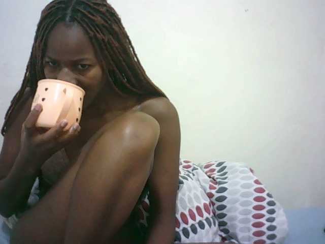 Sexyqueen2 live cam on BongaCams