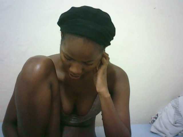 Sexyqueen2 live cam on BongaCams