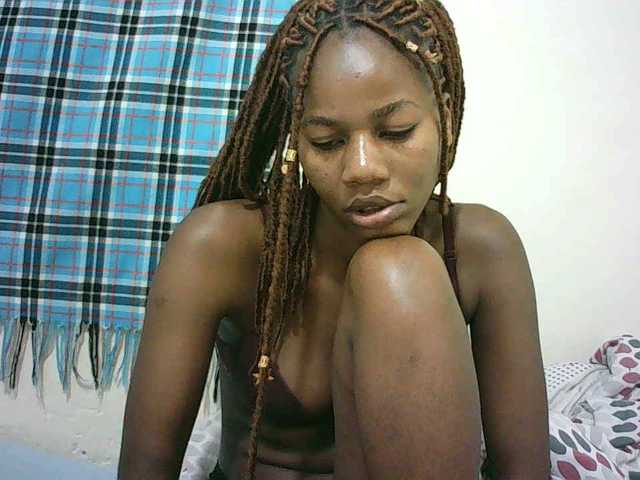 Sexyqueen2 live cam on BongaCams