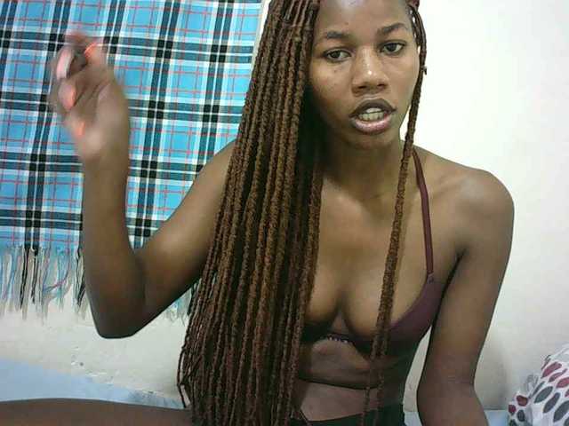 Sexyqueen2 live webcam show