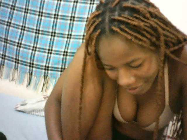 Sexyqueen2 live cam on BongaCams