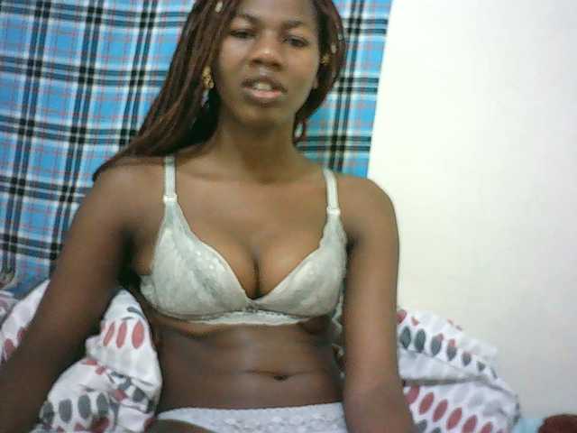 Sexyqueen2 live cam on