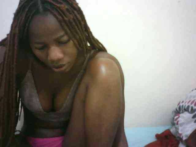 Sexyqueen2's cam show statistics and live stream