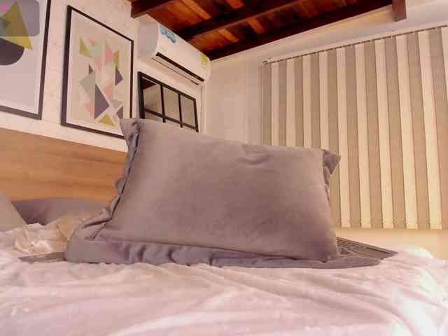 ZafiraBlack webcam