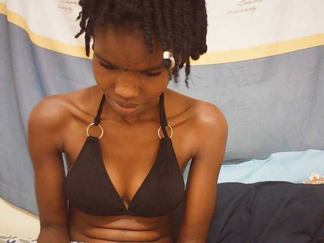 Beautyviny2 live cam on BongaCams