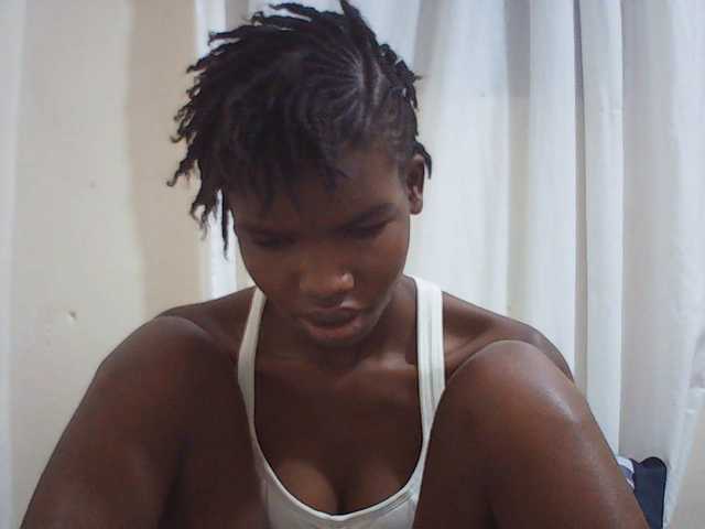 Beautyviny2 live cam on BongaCams