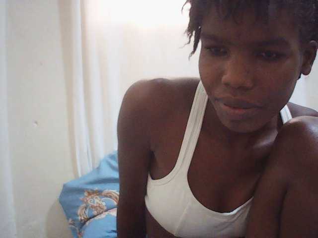 Beautyviny2 live cam on BongaCams