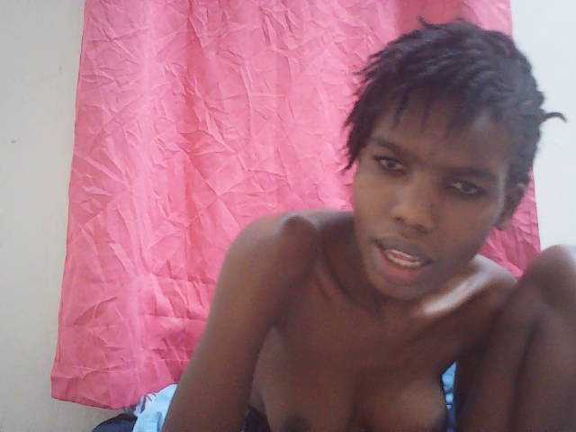 Beautyviny2 live cam on BongaCams