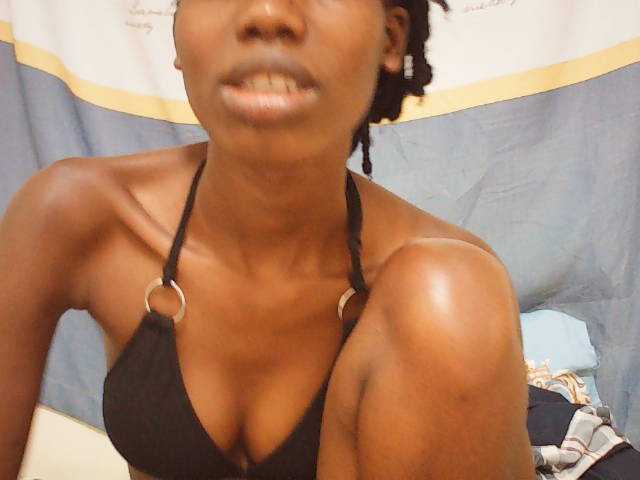 Beautyviny2 live cam on BongaCams