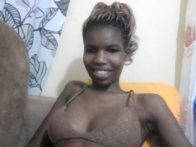 Beautyviny2 live cam on BongaCams