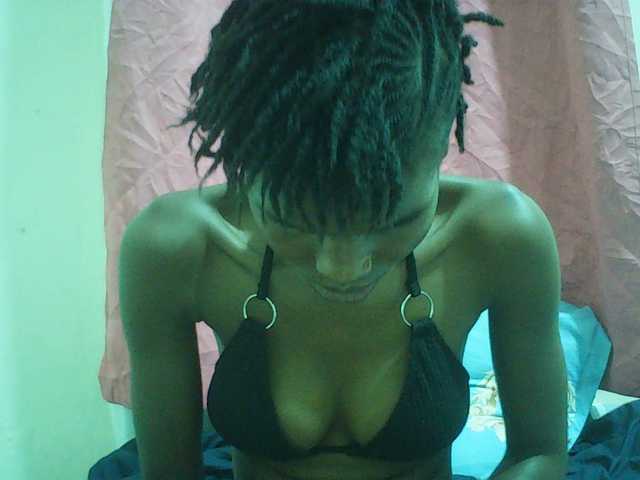 Beautyviny2 live cam on BongaCams