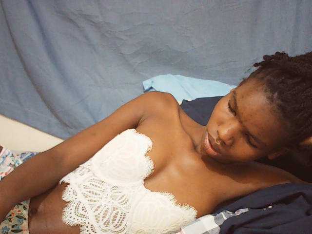 Beautyviny2 live cam on BongaCams
