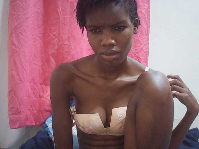 Beautyviny2 live cam on BongaCams