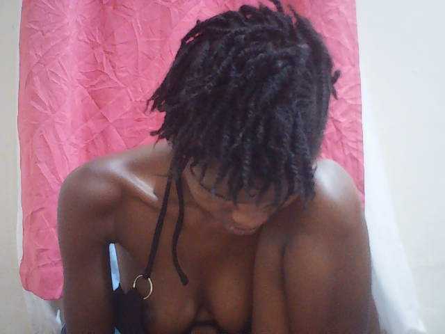 Beautyviny2 live cam on BongaCams