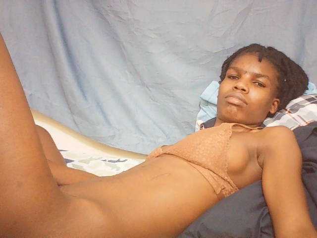 Beautyviny2 live cam on BongaCams
