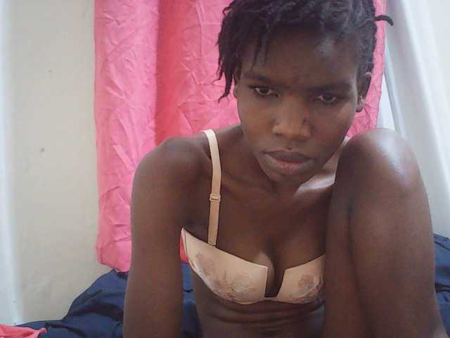 Beautyviny2 live cam on BongaCams