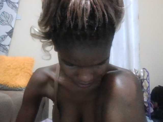 Beautyviny2 live cam on BongaCams