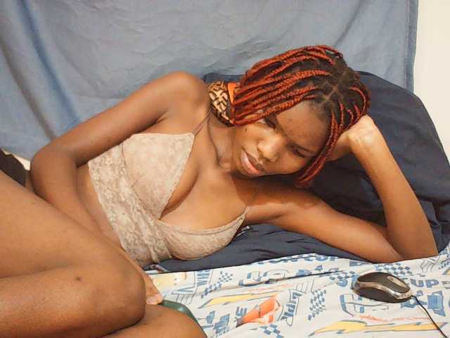 Beautyviny2 live cam on BongaCams