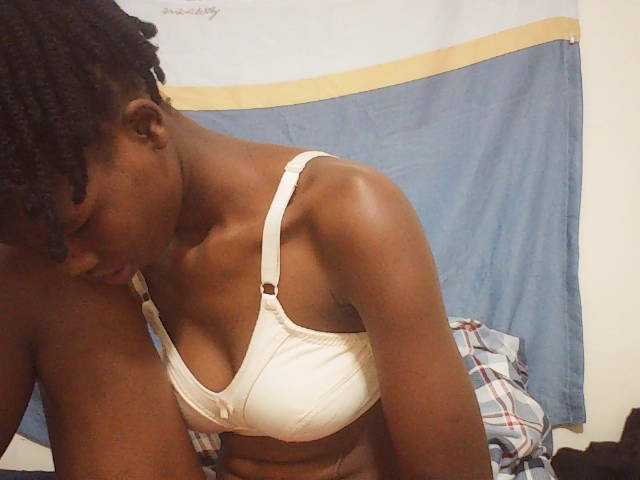 Beautyviny2 live cam on BongaCams