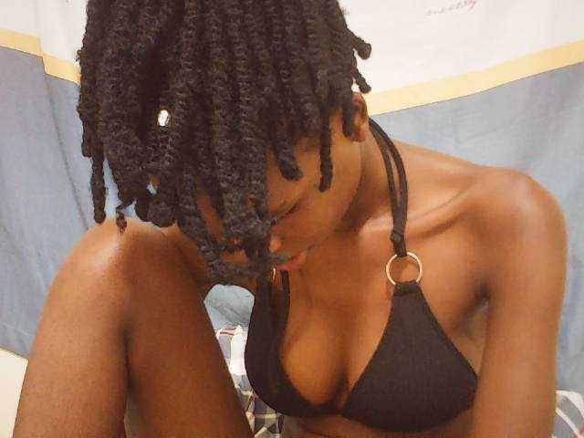 Beautyviny2 live cam on BongaCams