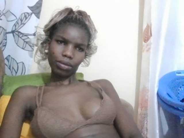 Beautyviny2, live now on BongaCams