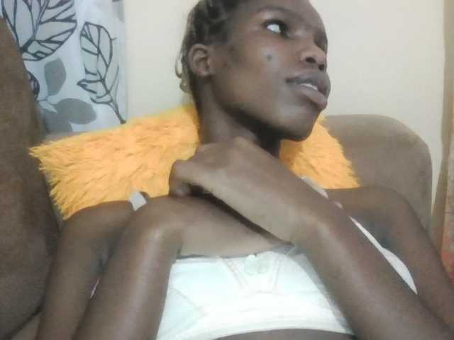 Beautyviny2 live cam on BongaCams