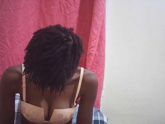 Beautyviny2 live cam on BongaCams