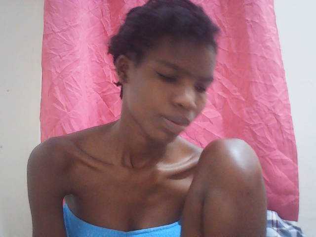 Beautyviny2 live cam on BongaCams