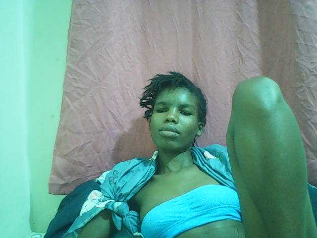 Beautyviny2 live cam on BongaCams