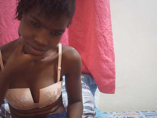 Beautyviny2 live cam on BongaCams
