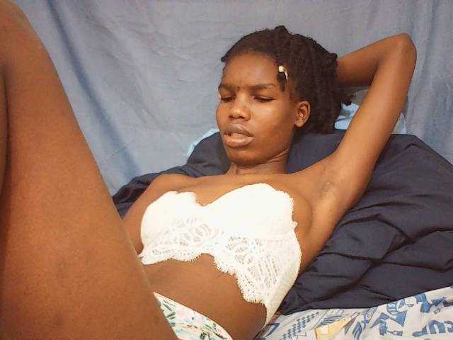 Beautyviny2 live cam on BongaCams