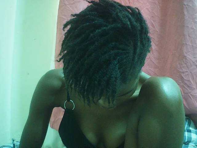 Beautyviny2 live cam on BongaCams