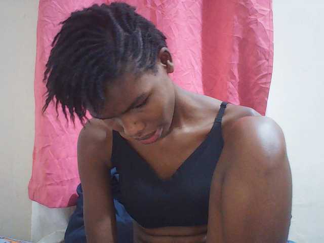 Beautyviny2 live cam on BongaCams