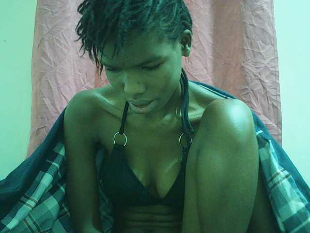 Beautyviny2 live cam on BongaCams