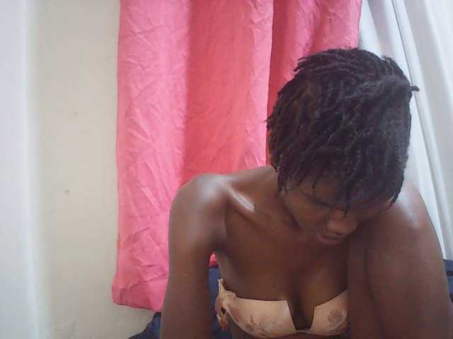 Beautyviny2 live cam on BongaCams