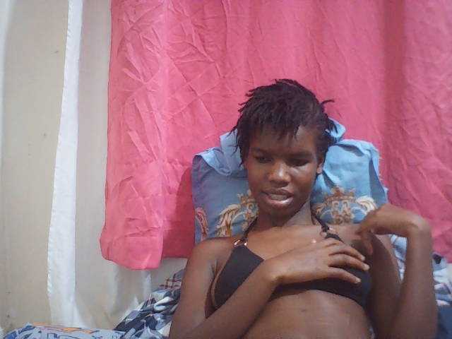 Beautyviny2 live cam on BongaCams