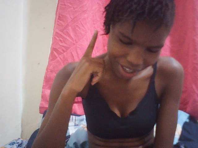 Beautyviny2 live cam on BongaCams