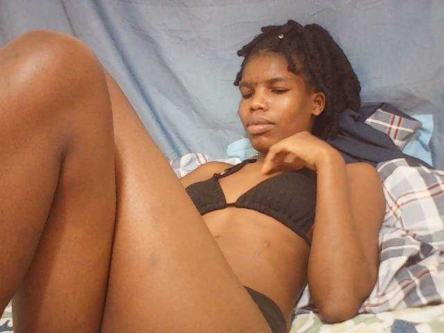 Beautyviny2 live cam on BongaCams
