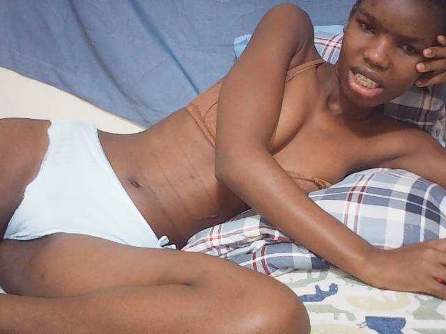 Beautyviny2 live cam on BongaCams