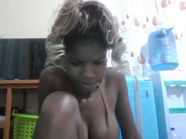 Beautyviny2 live cam on BongaCams