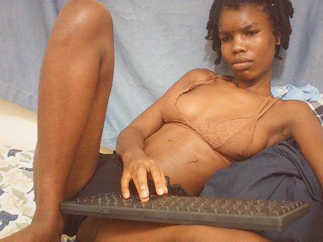 Beautyviny2 live cam on BongaCams