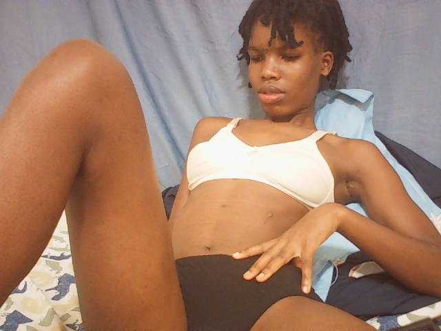 Beautyviny2 live cam on BongaCams